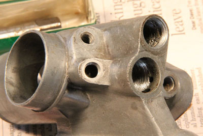 The Zundapp KS601's Bing 1/25/4 bottom threads, another view.